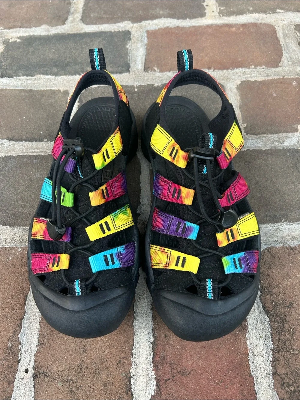 KEEN Newport H2 Black Sandals Rainbow Tie-Dye Straps 6.5